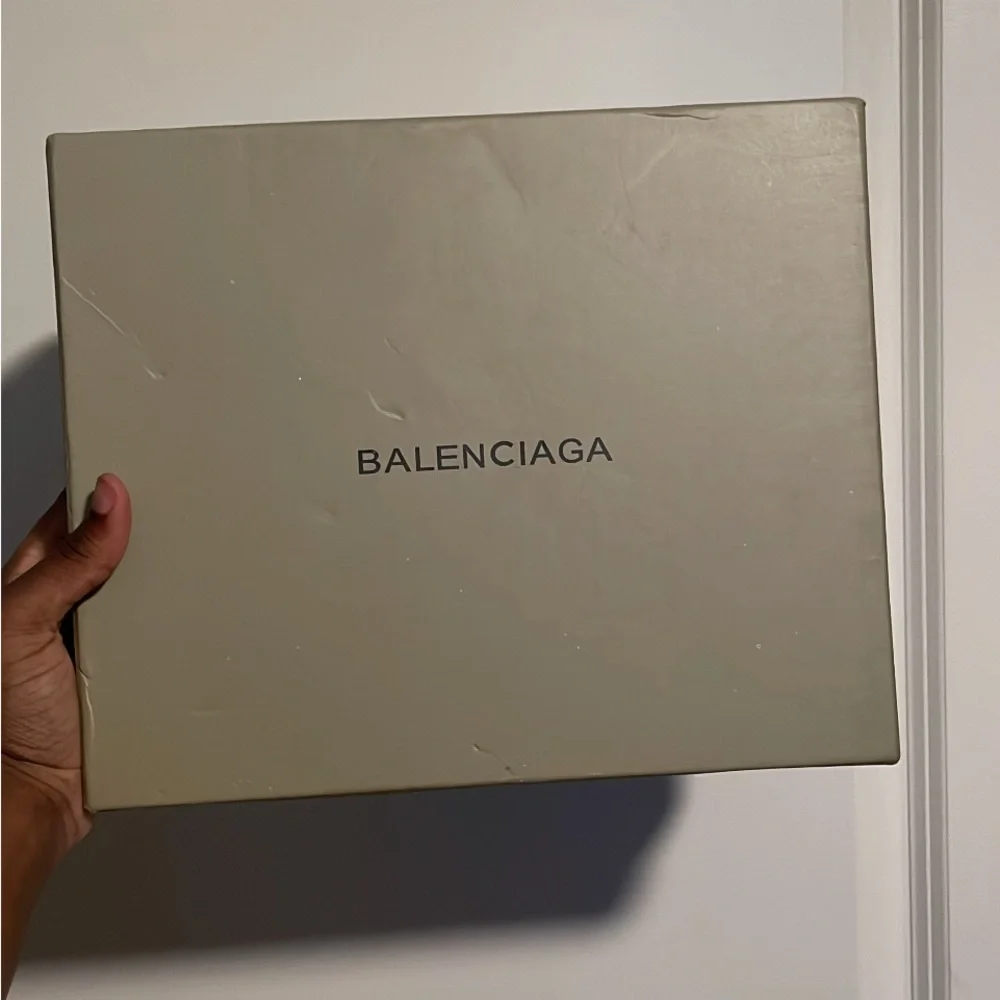 Balenciaga Black Fuzzy sandals - Picture 3 of 3